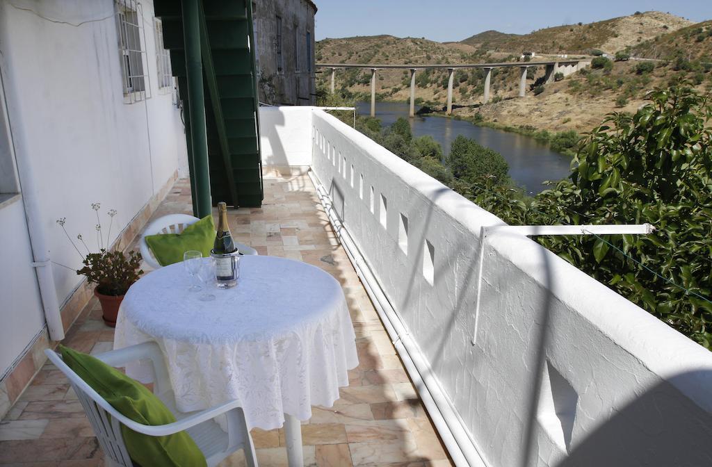 Alojamentos Oasis 메르톨라 외부 사진