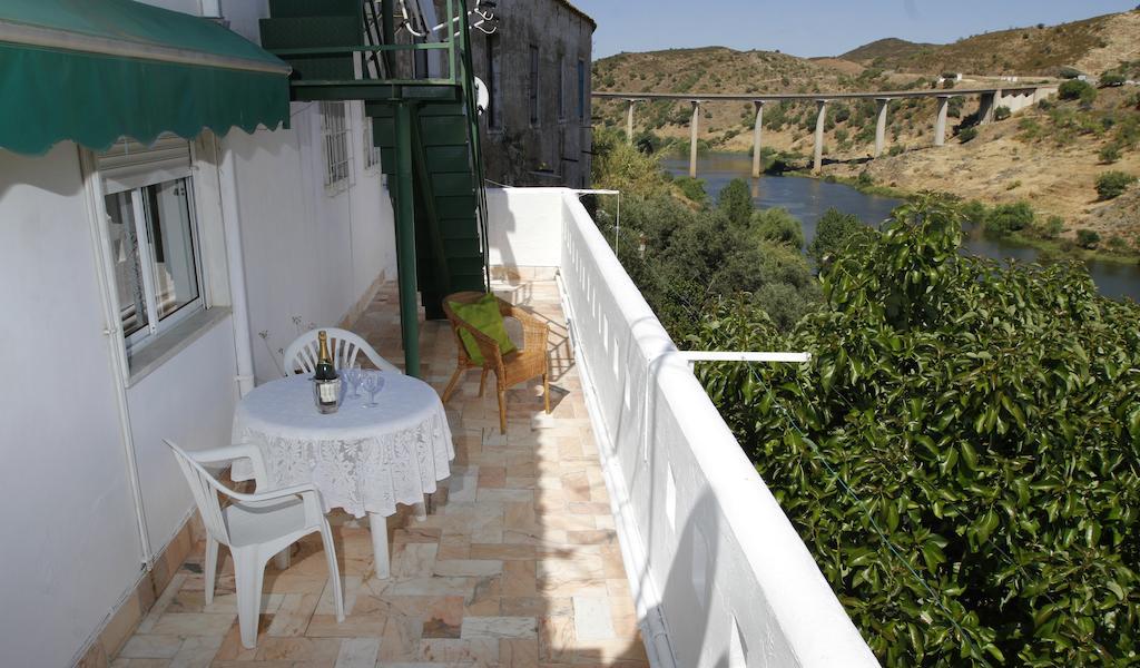 Alojamentos Oasis 메르톨라 객실 사진